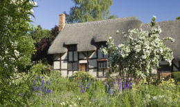 Anne-Hathaways-cottage-Stratford-Upon-Avon-©VisitBritain-Lee-Beel