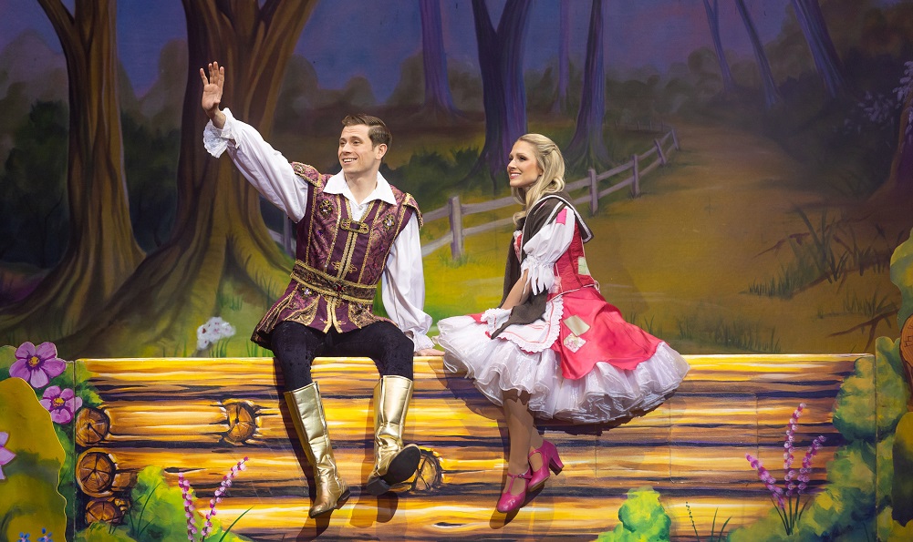 Review: Cinderella, New Victoria Theatre, Woking